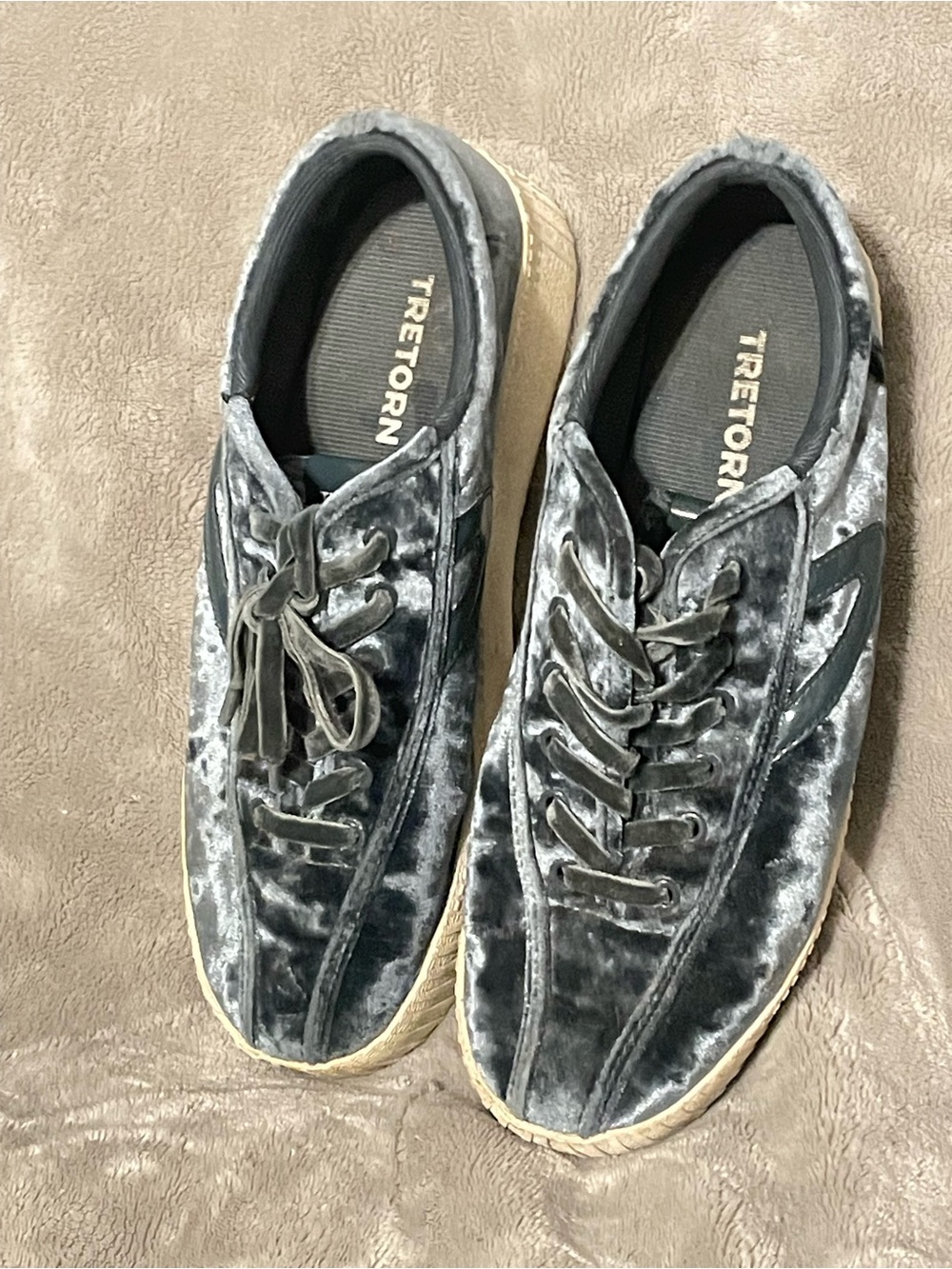 Tretorn Men's Velvet Trainer in Charcoal Gray